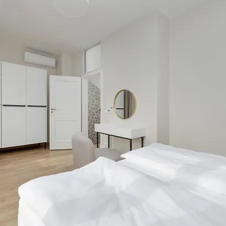 Sunny Hills - By Jantar * Kolobřeh