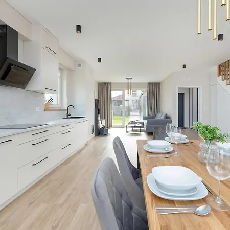 Sunny Hills - By Jantar Vila *