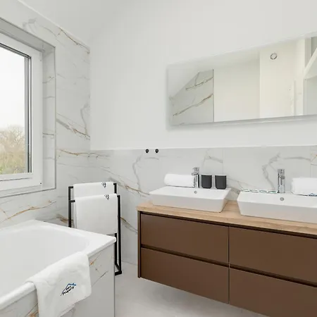 Sunny Hills - By Jantar Vila Kolobřeh