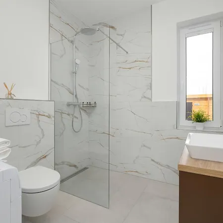 Sunny Hills - By Jantar Vila