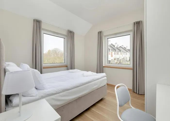 Sunny Hills - By Jantar 科沃布热格