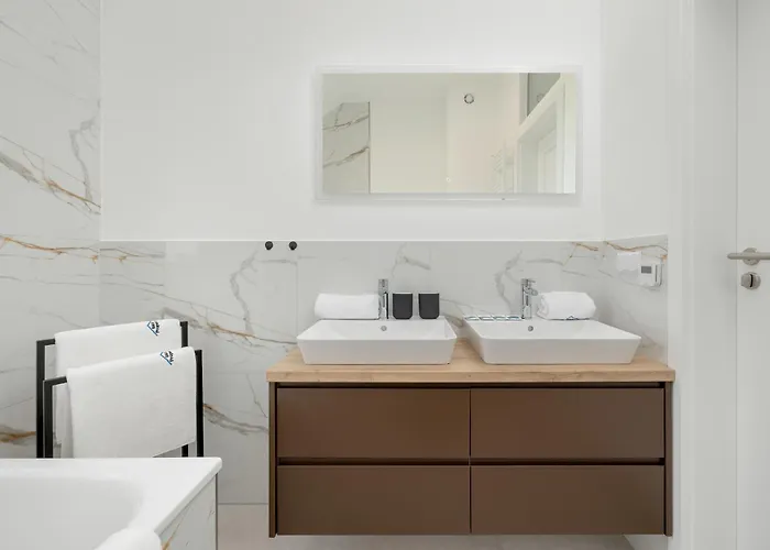 Sunny Hills - By Jantar 科沃布热格