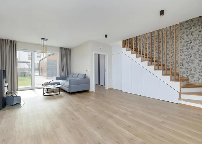 Sunny Hills - By Jantar 科沃布热格